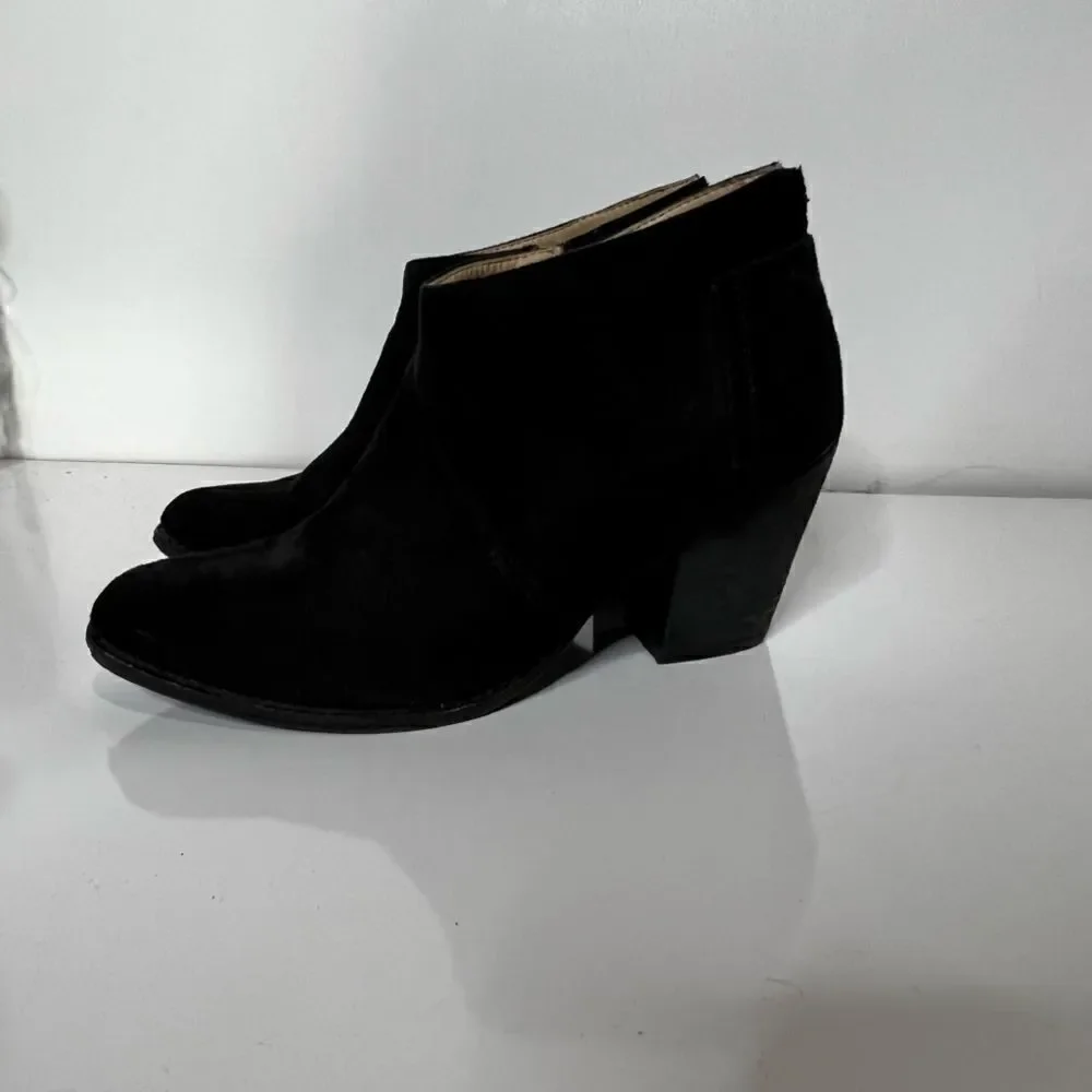 Coconuts by Matisse Black Suede Like Ankle Booties Moonlight Style